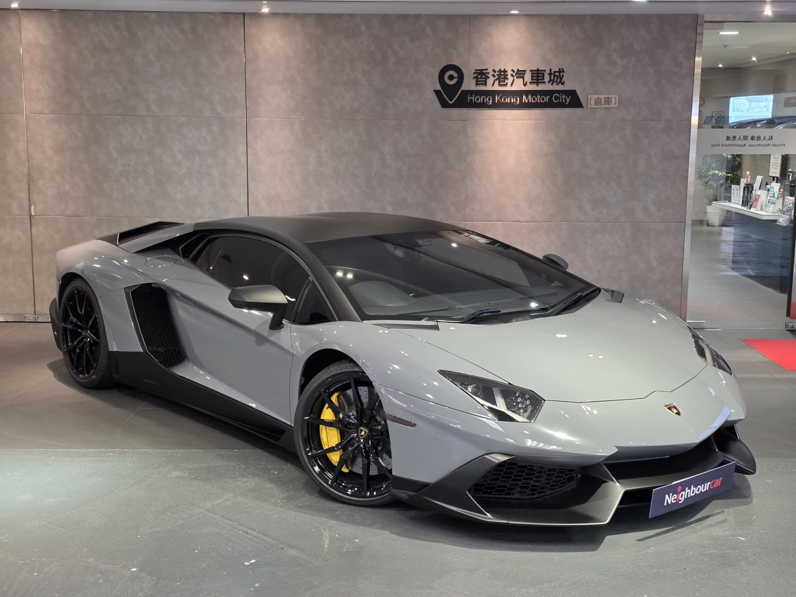 Lamborghini Aventador LP700-4